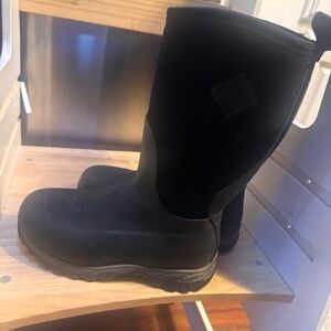 Black Rubber Boots Muck Boots size 4